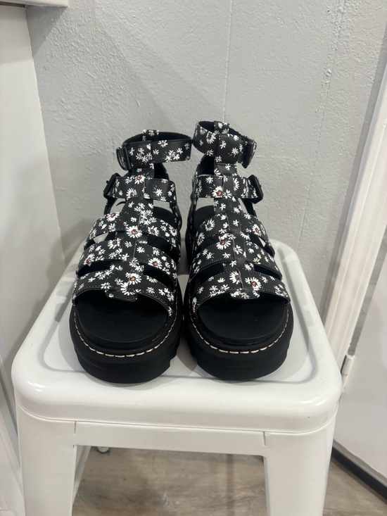 UNIONBAY Shoes - UNIONBAY Black Floral Platform Sandals